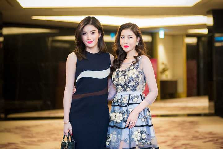 Lam Cúc lại chọn cho mình chiếc váy xuyên thấu đính nổi 3D ấn tượng