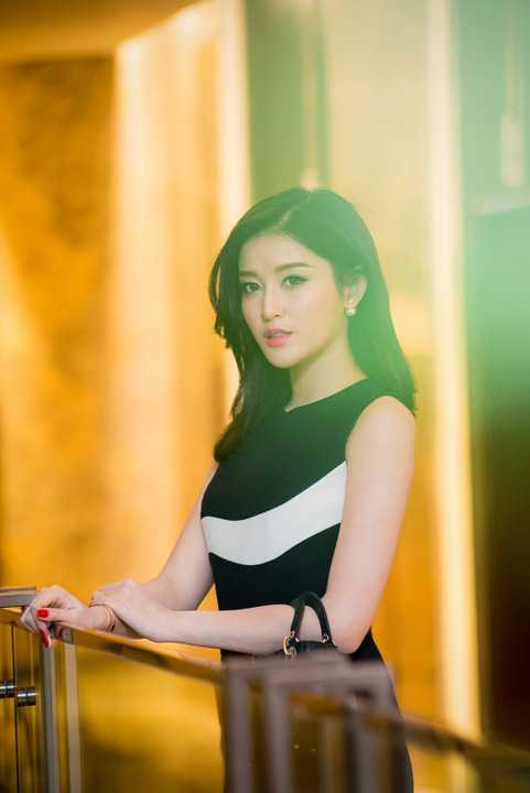 Vẻ đẹp của Huyền My thu hút mọi sự chú ý của ống kính truyền thông