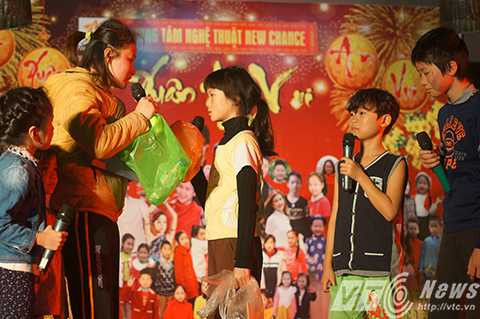 Một tiểu phẩm ý nghĩa về tình thương, sự sẻ chia nỗi khó khăn trong cuộc sống, là những bài học rất có ý nghĩa đối với các em nhỏ.