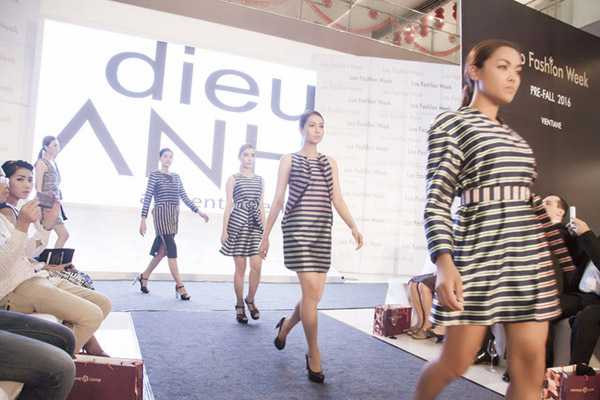 Chia sẻ về LFW 2016 và lần tái xuất sàn diễn, Dương Yến Ngọc cho biết: “Ngọc xem đây như một mối duyên ở Tuần lễ thời trang Đông Nam Á lần này ở Vientiane, mặc dù từ đầu chỉ tham dự sự kiện với vai trò doanh nhân, cựu người mẫu, á hậu và không có ý định trình diễn, nhưng trước sự tổ chức chuyên nghiệp của BTC, cũng như lời mời của các NTK và đặc biệt, đại diện cho thế hệ của người mẫu Việt Nam nên Ngọc đã quyết định nhận lời và tham gia trình diễn ngay sau đó. Đây cũng là một chuyến đi đáng nhớ và tuyệt vời của Ngọc tại đất nước Lào xinh đẹp lẫn hiếu khách”.