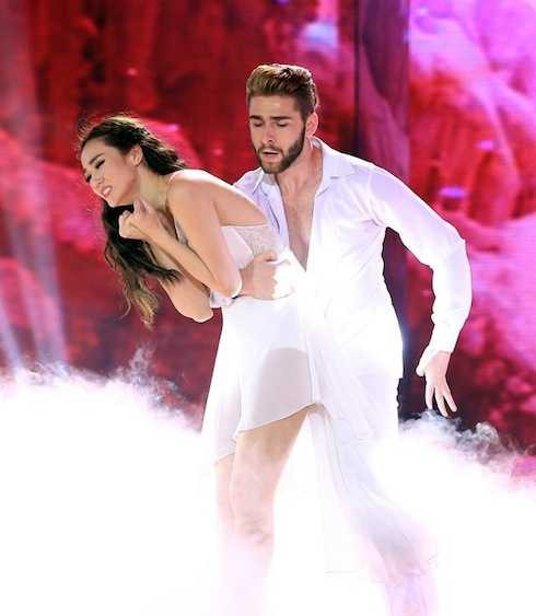 Khánh My mang đến màn trình diễn giàu cảm xúc.