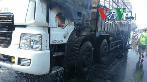 Chiếc xe tải bị cháy đen