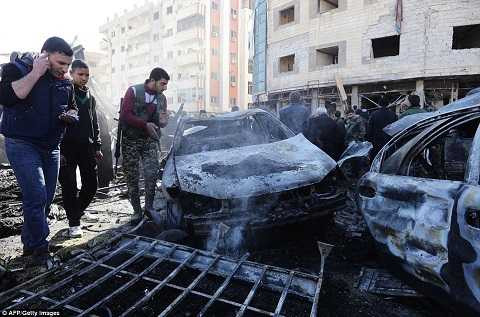 Hàng loạt các phương tiện bị thiêu rụi