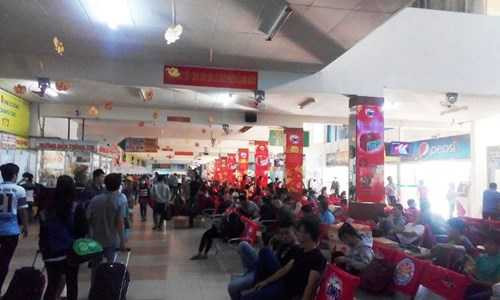 Lượng hành khách đến bến xe vẫn chưa đông đúc, dự kiến trong khoảng 2 – 3 sắp tới sẽ là đợt cao điểm khách đổ về đây. Ảnh Việt Văn