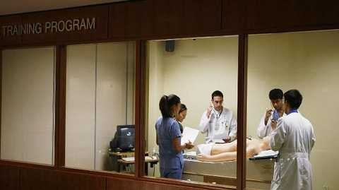 Cặp đôi người Mỹ kinh doanh thân thể người trong một thời gian dài Cặp đôi người Mỹ kinh doanh thân thể người trong một thời gian dài