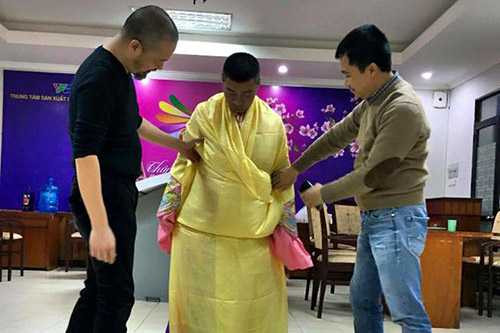 Để lên ý tưởng cho cô Đẩu trong tiết mục Táo quân năm nay, NTK Đức Hùng đã phải vất vả cùng Công Lý suốt 3 tháng trời