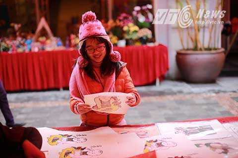 Thêm vào đó, các trò chơi dân gian như ô ăn quan, học cách gói bánh chưng… hứa hẹn đem lại những giây phút vui vẻ và ấn tượng cho du khách, gợi nhớ lại những kí ức tuổi thơ trong sáng, hồn nhiên, đầy háo hức mỗi dịp Têt đến Xuân về.