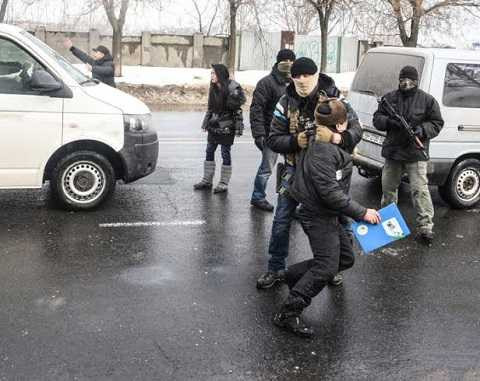 Hình ảnh đặc nhiệm Ukraine trấn áp dân cư Làng Sen.