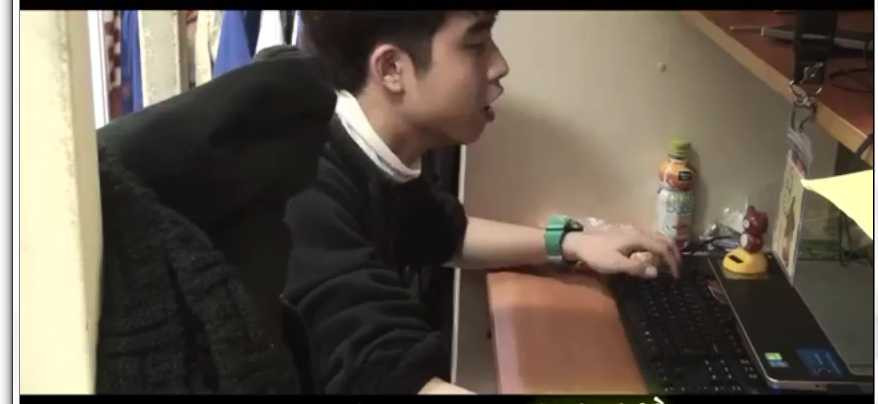 Một số bạn trẻ vẫn đang sống ảo vùi đầu vào game, facebook trong dịp Tết cổ truyền