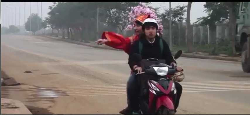 Nam sinh làm clip hài hước nhắc nhau 'bớt sống ảo' dịp Tết về