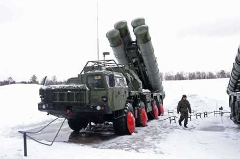 Các xe S-400 trong tuyết trắng