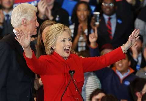 Bà Clinton cùng chồng, cựu tổng thống Bill Clinton