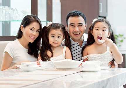 Chân dung người vợ xinh đẹp, giỏi giang của Quyền Linh 