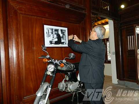 Người dân, đi viếng mộ, Nguyễn Bá Thanh, nhân ngày giỗ đầu, Đà Nẵng