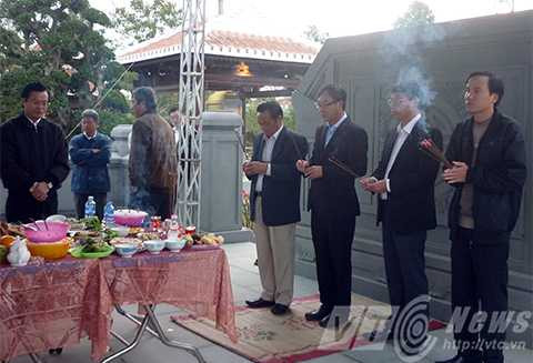 Người dân, đi viếng mộ, Nguyễn Bá Thanh, nhân ngày giỗ đầu, Đà Nẵng