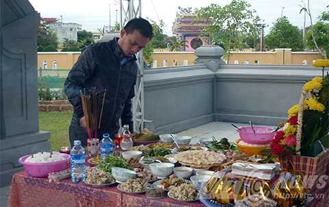 Người dân, đi viếng mộ, Nguyễn Bá Thanh, nhân ngày giỗ đầu, Đà Nẵng