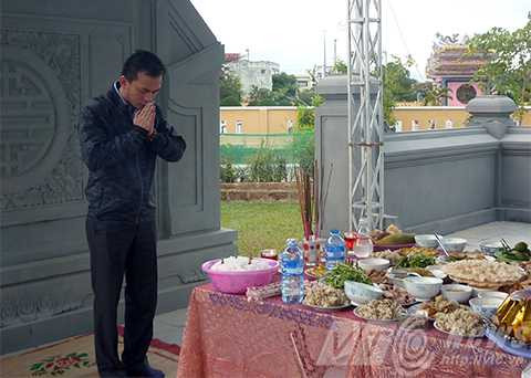 Người dân, đi viếng mộ, Nguyễn Bá Thanh, nhân ngày giỗ đầu, Đà Nẵng