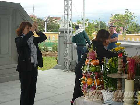 Người dân, đi viếng mộ, Nguyễn Bá Thanh, nhân ngày giỗ đầu, Đà Nẵng