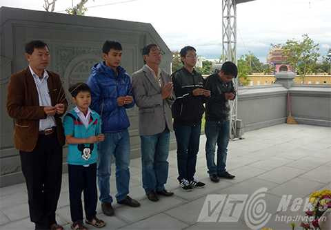 Người dân, đi viếng mộ, Nguyễn Bá Thanh, nhân ngày giỗ đầu, Đà Nẵng