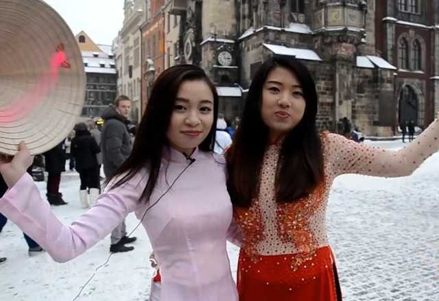 Du học sinh Việt tại Cộng hòa Séc gửi lời chúc mừng năm mới về Việt Nam
