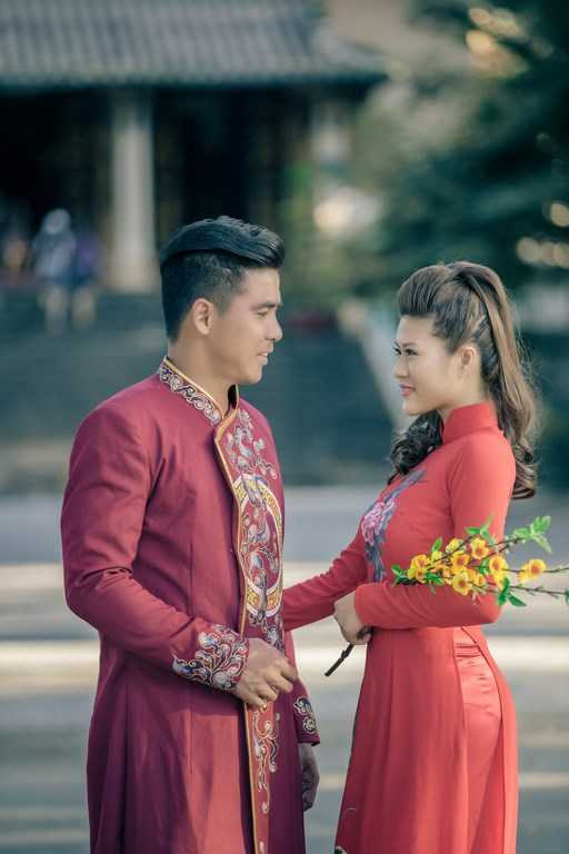 Nữ DJ Sài thành xinh đẹp khoe dáng chuẩn trong tà áo dài đón Xuân