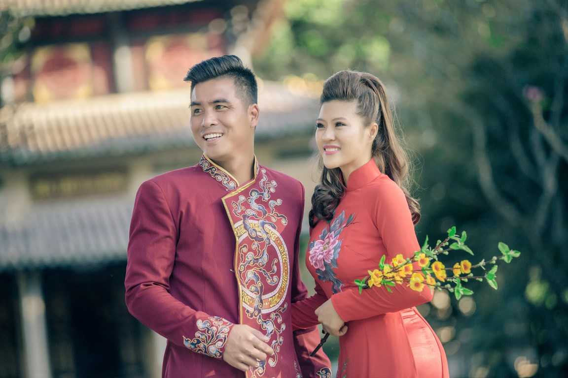 Nữ DJ Sài thành xinh đẹp khoe dáng chuẩn trong tà áo dài đón Xuân