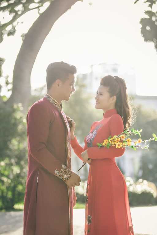 Nữ DJ Sài thành xinh đẹp khoe dáng chuẩn trong tà áo dài đón Xuân