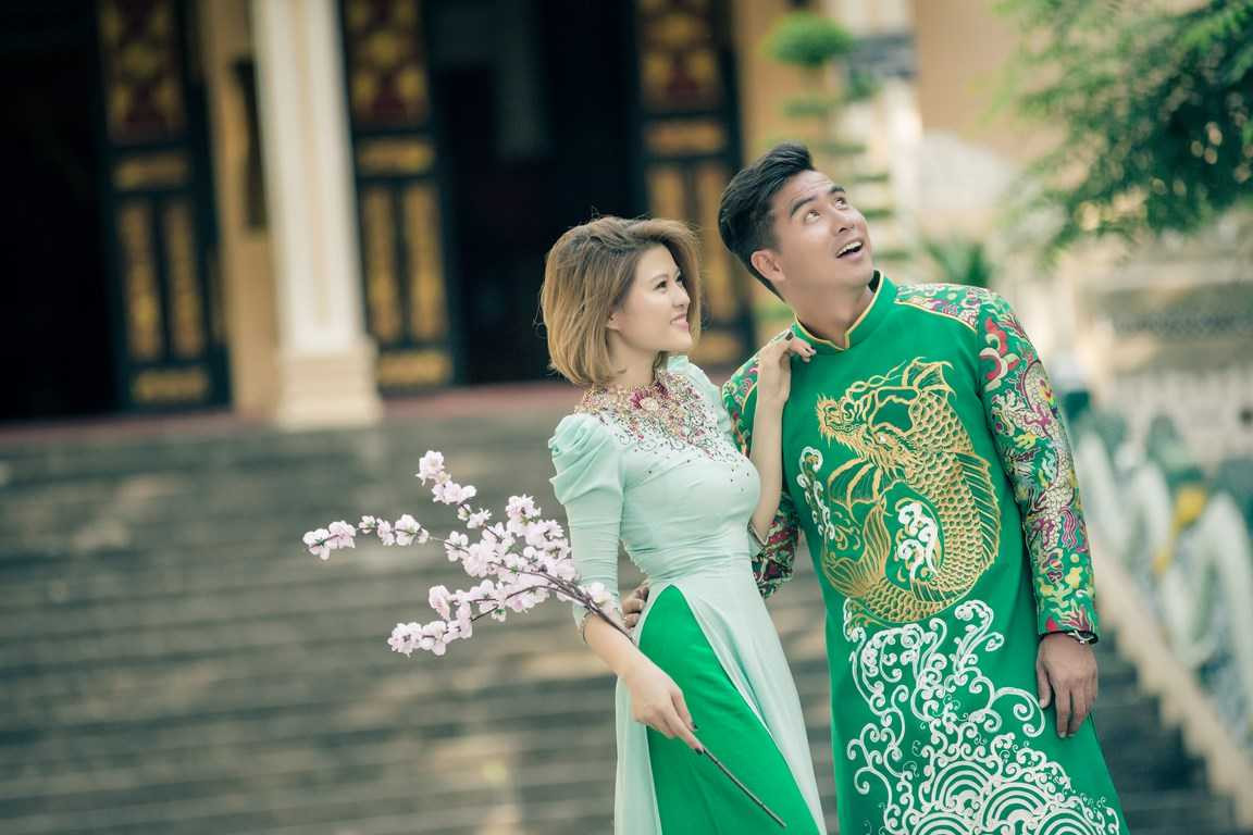 Nữ DJ Sài thành xinh đẹp khoe dáng chuẩn trong tà áo dài đón Xuân