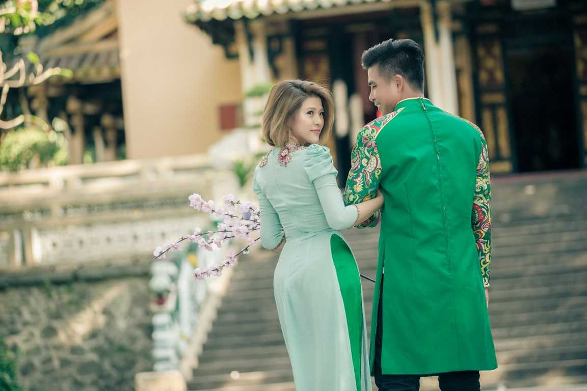 Nữ DJ Sài thành xinh đẹp khoe dáng chuẩn trong tà áo dài đón Xuân