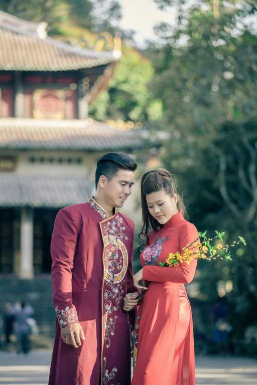 Nữ DJ Sài thành xinh đẹp khoe dáng chuẩn trong tà áo dài đón Xuân