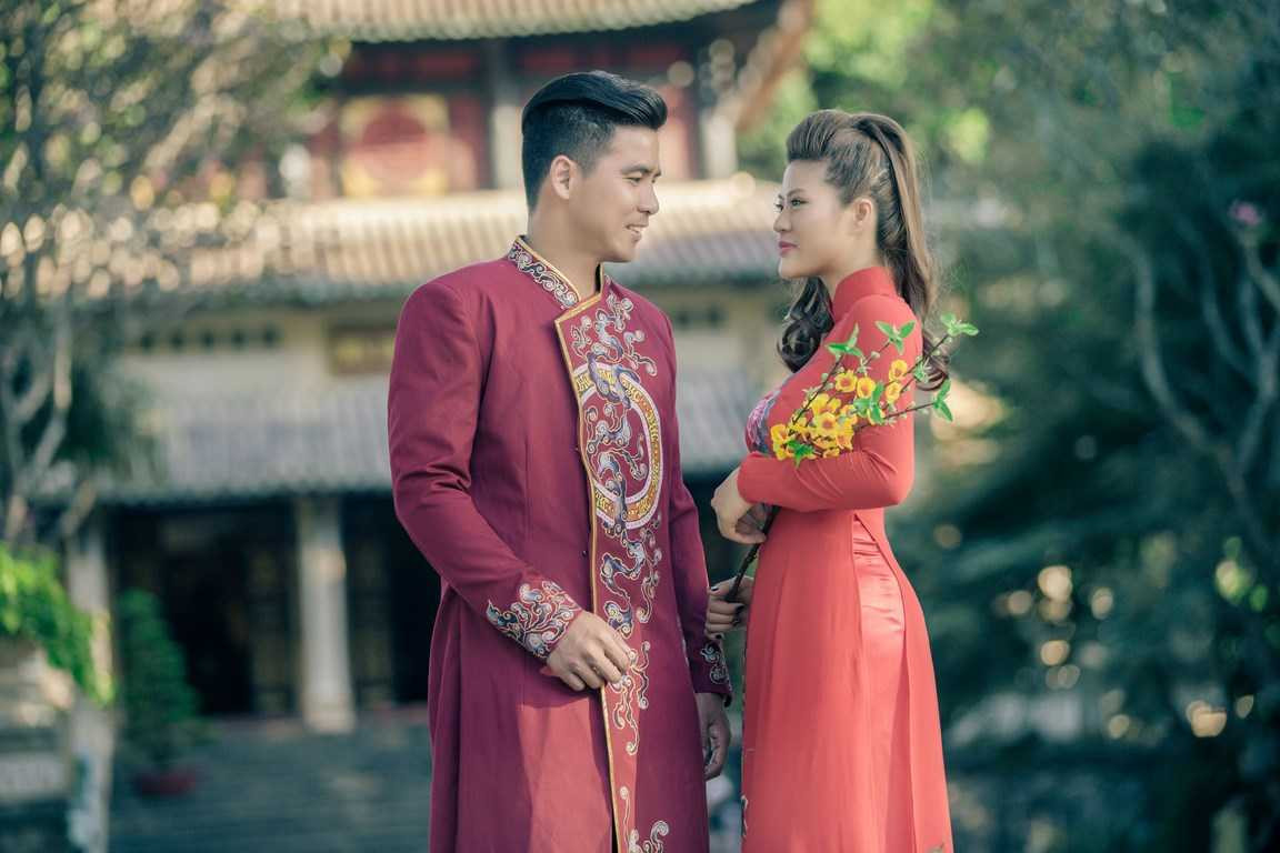 Nữ DJ Sài thành xinh đẹp khoe dáng chuẩn trong tà áo dài đón Xuân