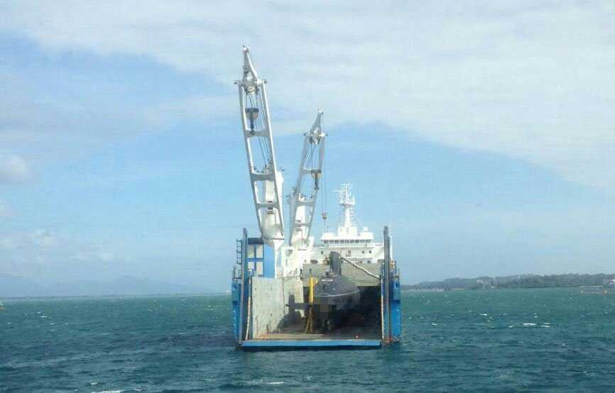 Cận cảnh tàu ngầm Đà Nẵng trên vịnh Cam Ranh