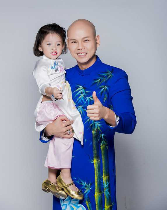 Năm 2015 vừa qua là một năm có nhiều thành công của Phan Đinh Tùng trên con đường nghệ thuật khi anh cho phát hành hai album Tình khúc vượt thời gian 2 – Riêng một góc trời và nhạc Thánh ca được khán giả đón nhận nồng nhiệt bằng những chuyến lưu diễn trong và ngoài nước liên tục. 