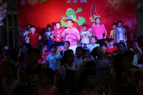 “Sự đa dạng trong các bài dựng, từ dân gian đến hiện đại , belly dance, dance sport…của vũ đoàn ABC Kids chắc chắn sẽ làm vừa lòng mọi đối tượng” – Mr Đàm nhấn mạnh. 