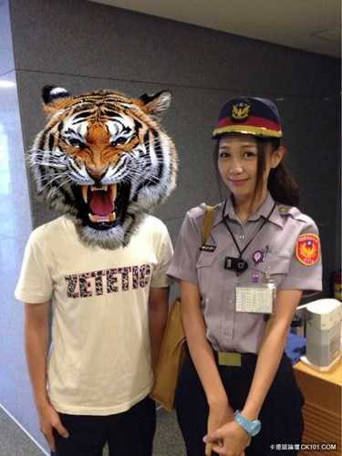 Tuy nhiên, đáp lại những tình cảm này Huang Yichun vui vẻ bất mí rằng công việc chính của cô chỉ là chuyên về chăm sóc những người cao tuổi đang phải sống neo đơn trong thành phố. Cô không tham gia phá án hoặc can thiệp vào các công việc liên quan đến trật tự <a href='https://vtcnews.vn/xa-hoi.2.0.html' >xã hội</a>. 