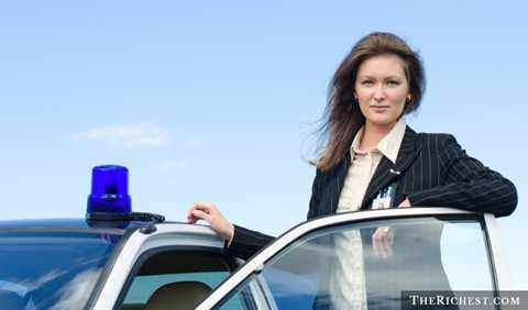 Đặc vụ FBI - Lương trung bình năm: 77.100 USD. Truy đuổi tội phạm, thực hiện những nhiệm vụ tối mật mà ít người được biết đến. Thực sự đặc vụ FBI là một nghề không dễ để theo đuổi