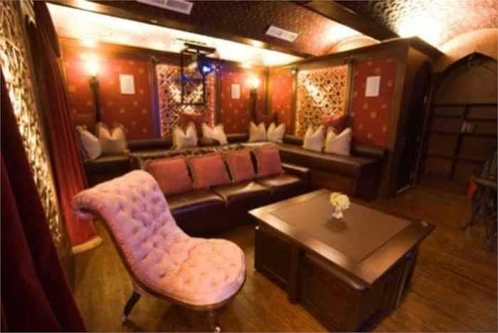 Mọi đồ dùng trong nhà đều toát lên vẻ sang trọng.