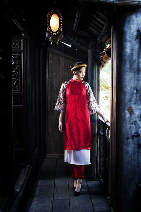 Từng bất ngờ giành được vị trí cao tại cuộc thi Hoa hậu Du lịch Quốc tế 2014, Diệu Linh trở thành một trong những nhan sắc xinh đẹp gây được chú ý trong showbiz Việt.