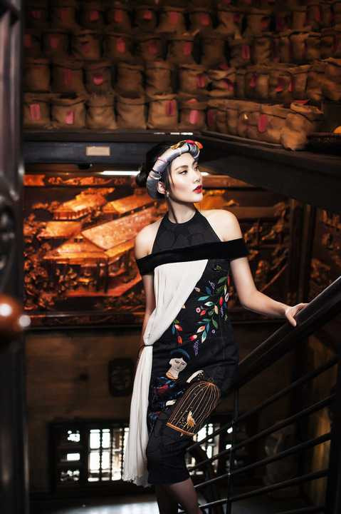 Với chiều cao nổi bật, khuôn mặt đẹp và rất điện ảnh, hao hao nhan sắc của “ảnh hậu” Đỗ Hải Yến, hi vọng trong năm 2016 Diệu Linh sẽ gây bất ngờ với nhiều dự án mới, đặc biệt ở lĩnh vực điện ảnh.