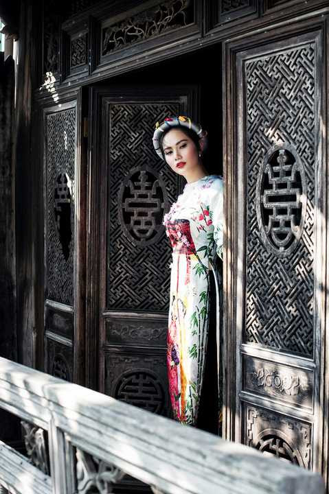 Sở hữu vẻ đẹp dịu dàng, khuôn mặt có phần sắc sảo và đậm nét đẹp của người phụ nữ Bắc bộ, Diệu Linh luôn có được những bộ ảnh thời trang đẹp mắt và ấn tượng.