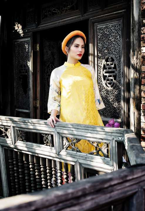 Với chiều cao nổi bật, khuôn mặt đẹp và rất điện ảnh, hao hao nhan sắc của “ảnh hậu” Đỗ Hải Yến, hi vọng trong năm 2016 Diệu Linh sẽ gây bất ngờ với nhiều dự án mới, đặc biệt ở lĩnh vực điện ảnh.