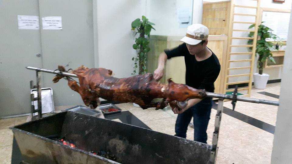 Nhiều hộ dân chia sẻ đây là lần đầu tiên họ được ăn cỗ tất niên tại chung cư