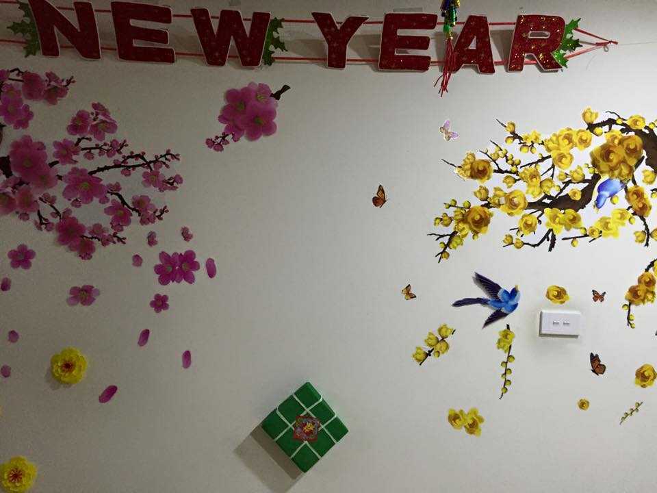 Nhiều tầng cũng tổ chức trang hoàng đón tết