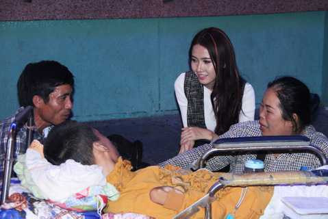 Đồng hành với chuyến đi này mới thấy hết những nỗi khó khăn, cơ cực của những người tha phương cầu thực. Với nhiều lý do khác nhau họ phải rời xa gia đình để kiếm kế sinh nhai, bên cạnh đó có những người không biết đi đâu và về đâu khi không còn một người thân nào bên cạnh. 