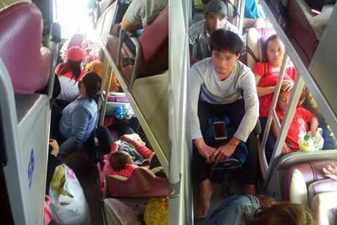 Nhà xe Thanh Thủy cho khách ngồi dọc lối đi. -Ảnh Bạn đọc Trung Trực cung cấp Nhà xe Thanh Thủy cho khách ngồi dọc lối đi. -Ảnh Bạn đọc Trung Trực cung cấp