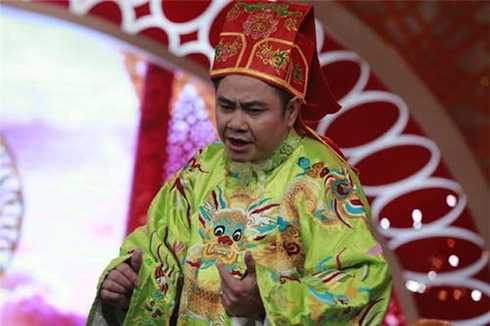 Tự Long là nghệ sỹ khá thành công với các ca khúc nhạc chế trong 'Táo quân'.