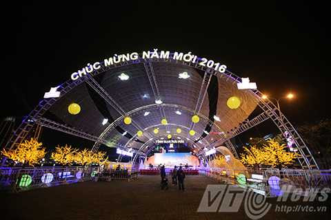 Đường phố Đà Nẵng, rực rỡ, đêm giao thừa