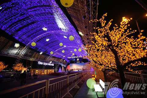 Đường phố Đà Nẵng, rực rỡ, đêm giao thừa
