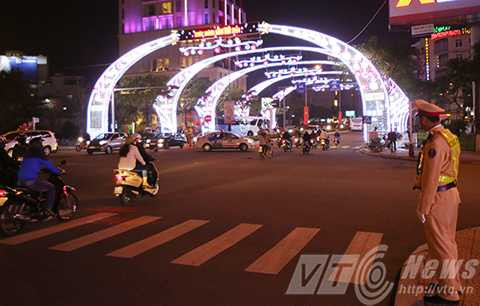Đường phố Đà Nẵng, rực rỡ, đêm giao thừa