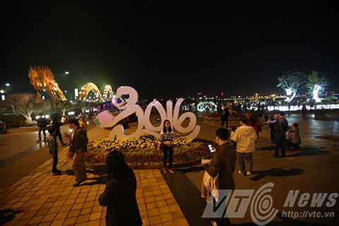 Đường phố Đà Nẵng, rực rỡ, đêm giao thừa